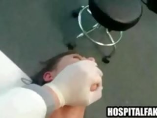 Potilas saa perseestä ja cummed päällä mukaan hänen medic