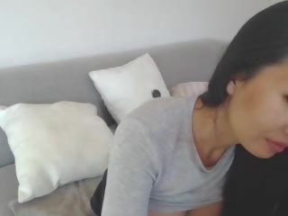 Tentador asiática leilee webcam provocação em o sofá: grátis x classificado clipe 0e