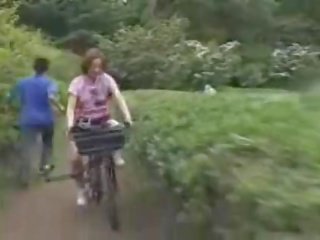 Japońskie damsel masturbated podczas ujeżdżanie za specially modified xxx film bike!